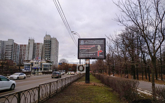 Рекламный щит на Красногорском шоссе, 250м до Строительной улицы Сергиева Посада, Рекламные щиты для Сергиева Посада оказались в Одинцово