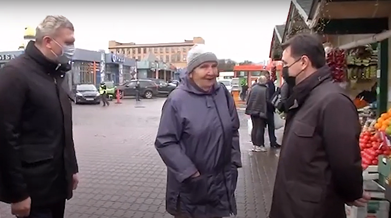 Андрей Иванов, Гильда Ботт и Андрей Воробьёв на одинцовском рынке, Ноябрь