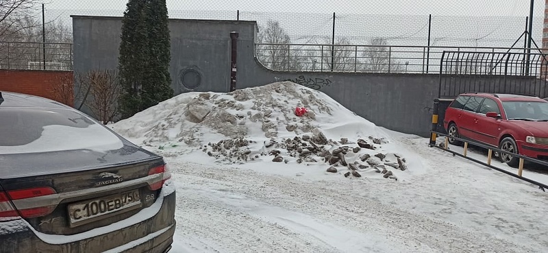 Куча снега во дворе, Добродел: исполнитель попросил закрыть заявку по куче снега, но работу не сделал и спустя десять дней
