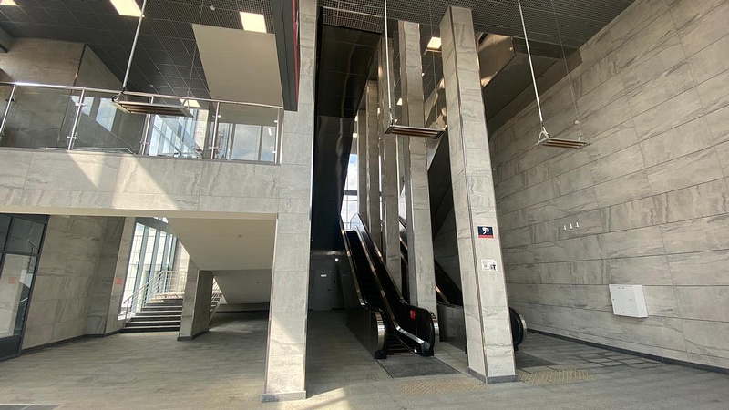 Эскалаторы и лестницы в надземном терминале, Железнодорожную станцию «Внуково» открыли после реконструкции