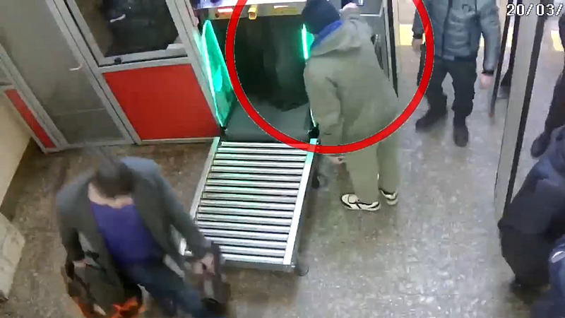 Мужчина украл телефон, забытый пассажиркой на Белорусском вокзале, Март