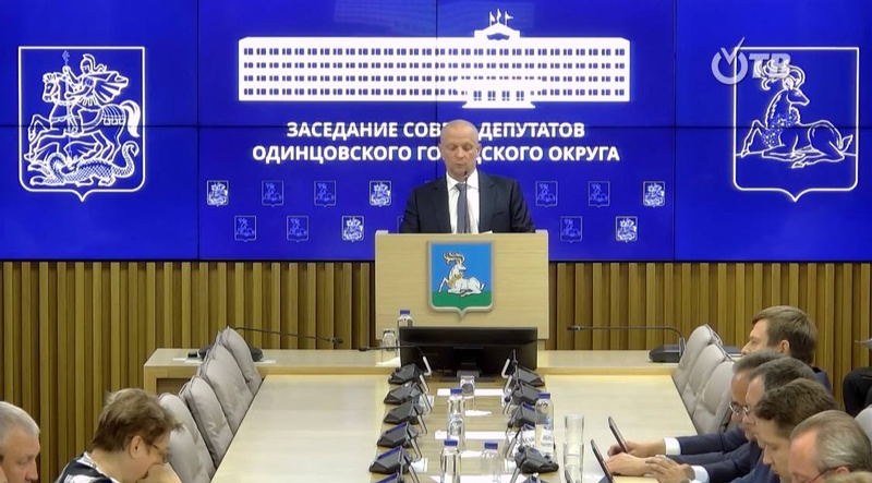 Председатель контрольно-счётной палаты Никита Ермолаев, Совет депутатов. Чинно-благородно. Единогласно.