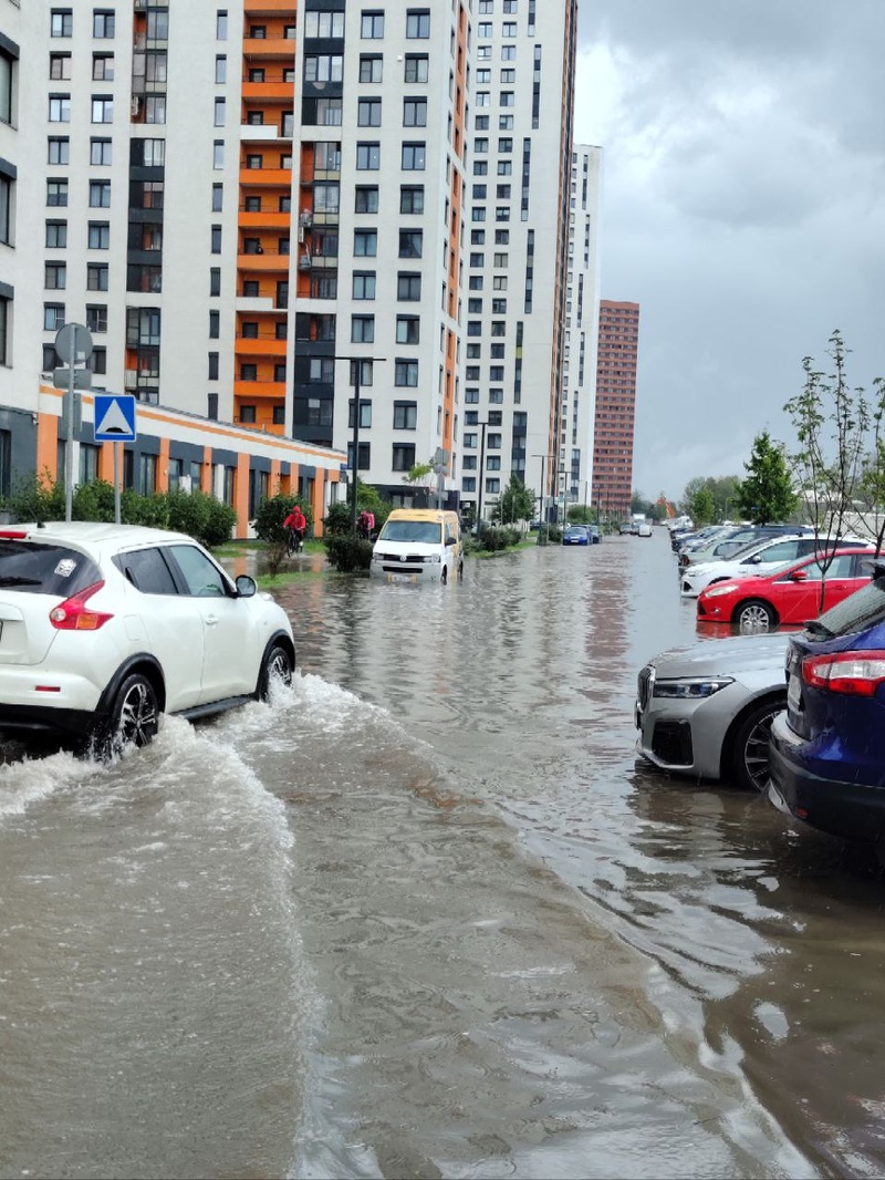 Затоплена парковка и проезды в ЖК «Одинцово-1», «Тропический ливень» обрушился на Одинцово