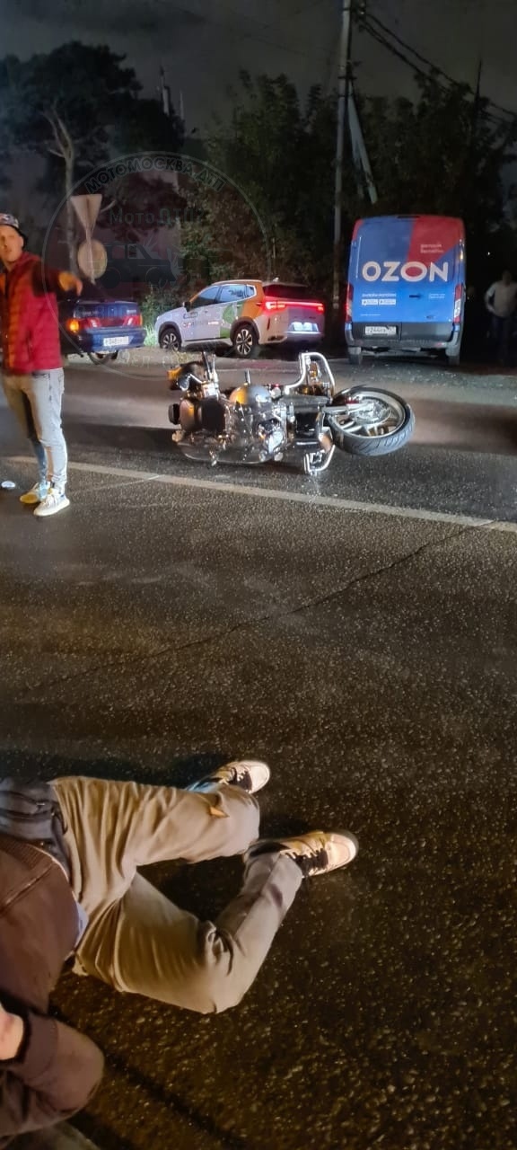 Место аварии. Фото: «МотоМосква. ДТП», Полиция ищет очевидцев ДТП, в котором пострадали мотоциклист и его пассажирка