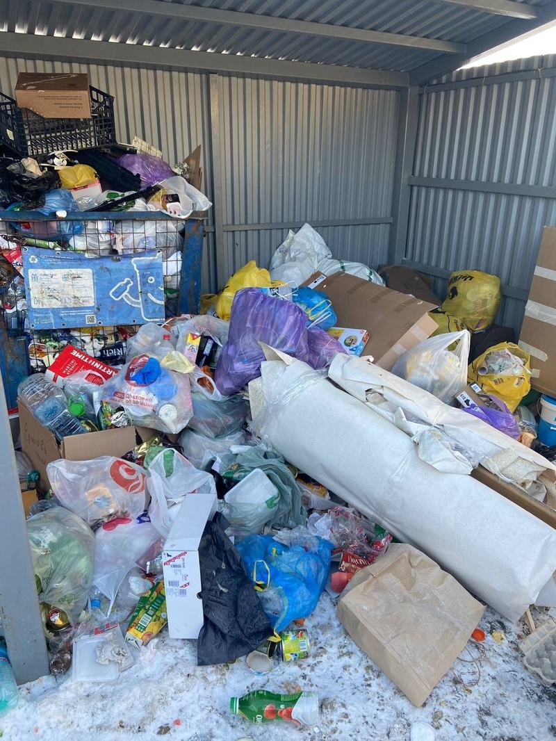 Переполненные мусорные площадки в первую неделю января