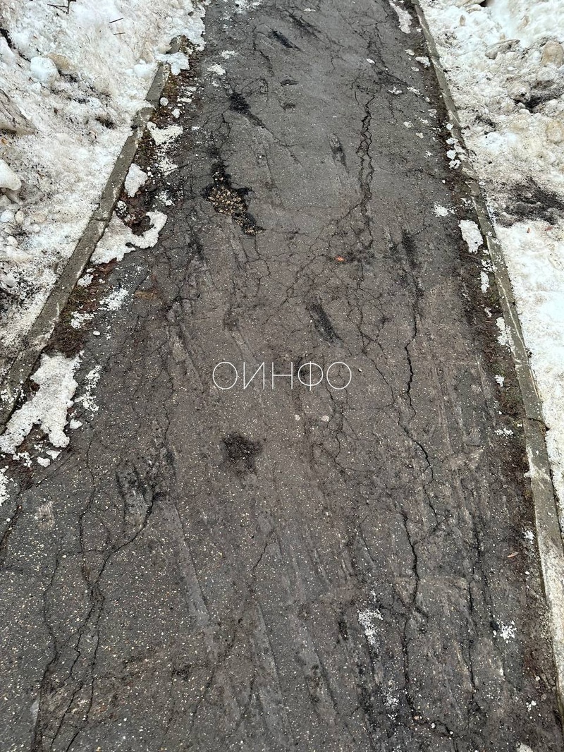 В Одинцово коммунальщики снова начали убирать снег и наледь с помощью ковшей экскаваторов